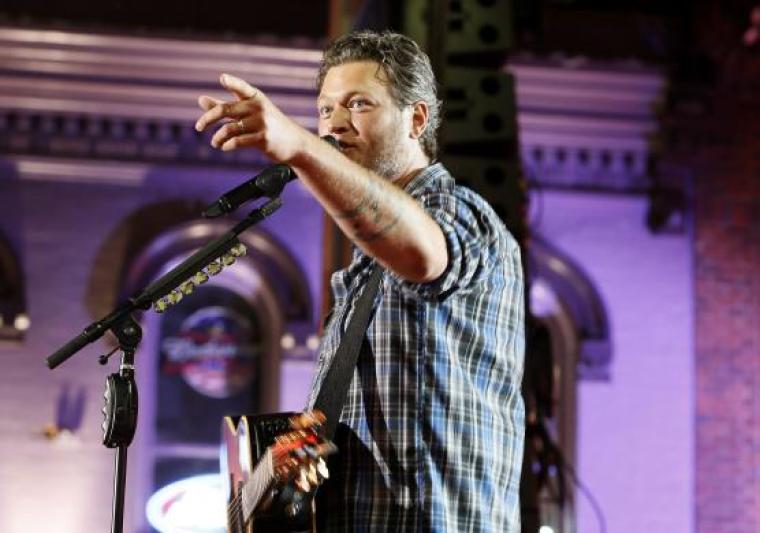 Musician Blake Shelton performs 'Boys 'Round Here' during the 2014 CMT Music Awards in Nashville, Tennessee June 4, 2014.