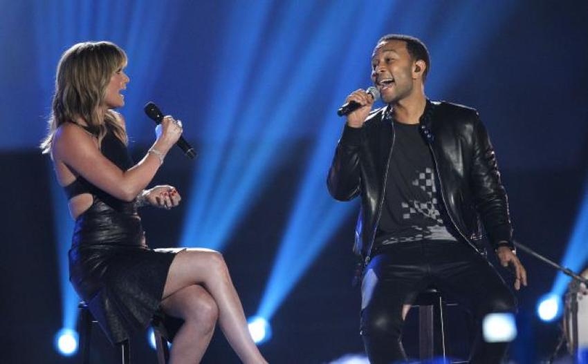 Singers Jennifer Nettles and John Legend perform "All of Me" during the 2014 CMT Music Awards in Nashville, Tennessee June 4, 2014.