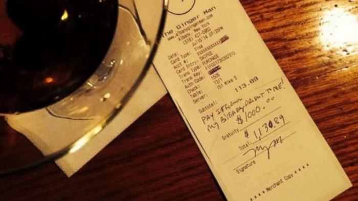A waiter received this 640,000 tip.