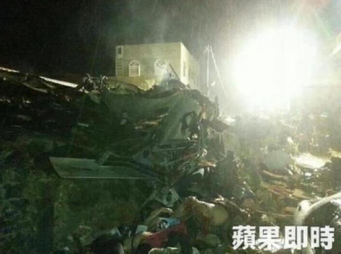 A picture of the Taiwan plane crash uploaded to Chinese social media sites.
