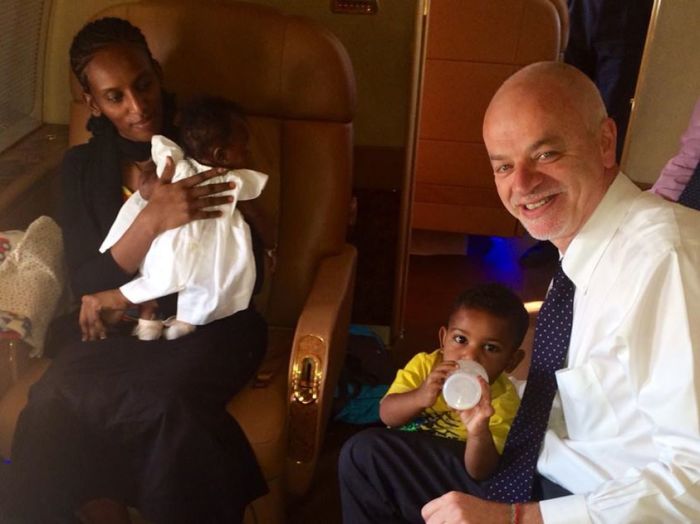 Meriam Ibrahim (L), her two children and Lapo Pistelli (R), Italy's vice-minister for foreign affairs, who accompanied the family to Italy on July 24, 2014.
