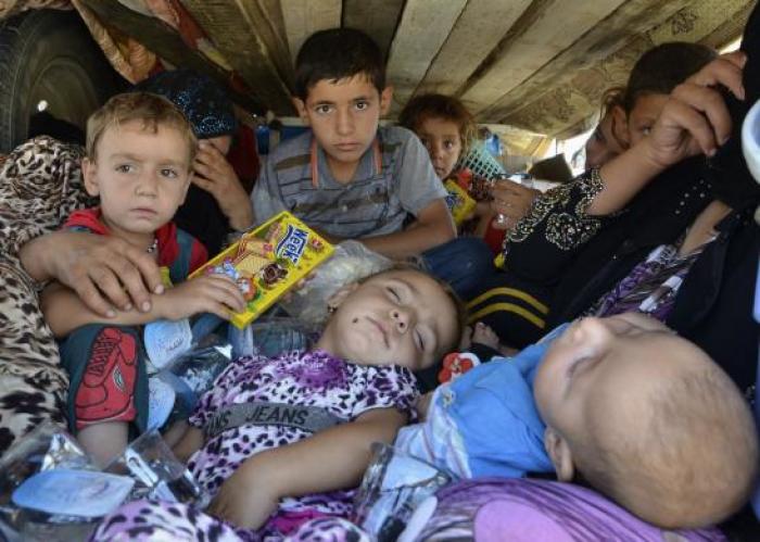 Displaced people, who fled from the violence in the province of Nineveh, arrive at Sulaimaniya province August 8, 2014.