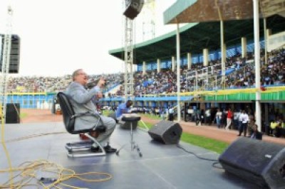 Pastor Rick Warren speaking at a function in Rwanda on the 20th anniversary of genocide