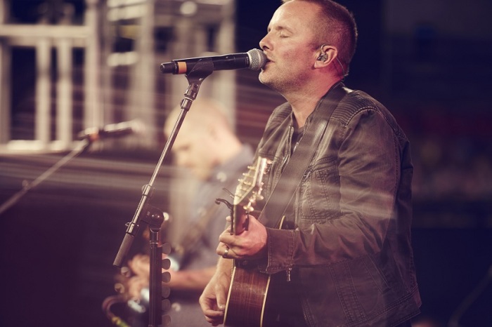 Worship singer and songwriter Chris Tomlin told The Christian Post he was honored to perform during the 25th anniversary of Harvest Crusades on Sunday, Aug. 17, 2014.