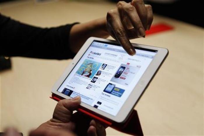 Visitors look over the displayed iPad mini at an Apple event held in san Jose, California, October 2012.