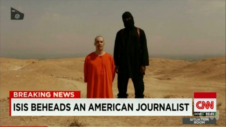 U.S. journalist James Foley (L)