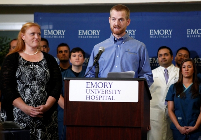 Dr. Kent Brantly (R), who contracted the deadly virus Ebola, speaks as his wife Amber looks on during a press conference at Emory University Hospital in Atlanta, Georgia, Aug. 21, 2014. The American doctor along with a second American aid worker who contracted Ebola treating victims of the deadly virus in Liberia have recovered and were discharged by the Atlanta hospital that treated them with an experimental drug.