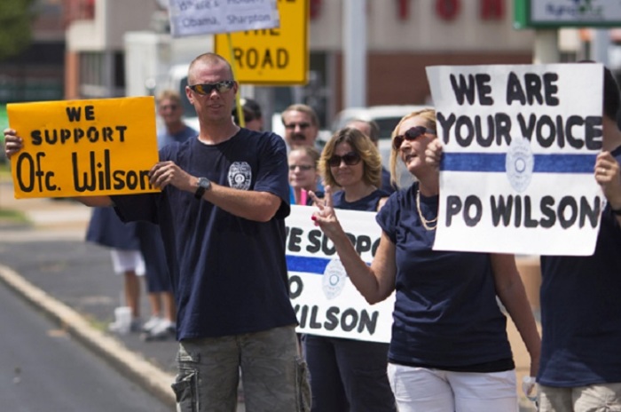 Supporters of Ferguson Police Officer Darren Wilson.