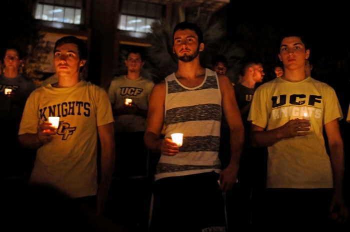 Students hold candles during a vigil honoring U.S. journalist Steven Sotloff at the Reflection Pool on the campus of the University of Central Florida in Orlando, Florida, Sept. 3, 2014. Sotloff, a former student at the university, was the second American journalist beheaded by Islamic State militants, within weeks, in retaliation to U.S. airstrikes in Iraq.