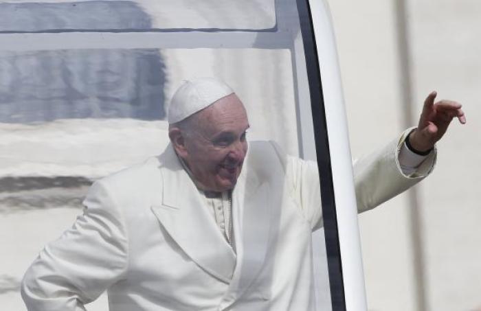 Pope Francis waves as he leads the general audience in Saint Peter's Square at the Vatican September 24, 2014.