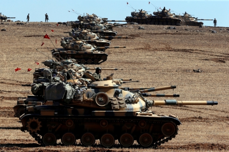 Turkish army tanks take up position on the Turkish-Syrian border near the southeastern town of Suruc in Sanliurfa province, October 6, 2014.