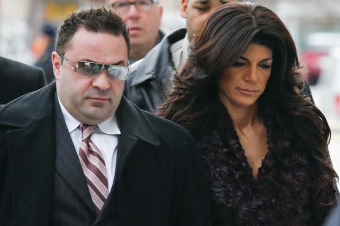 Teresa Giudice (r.) and her husband Joe are facing federal prison after they pleaded guilty to conspiracy to commit fraud.