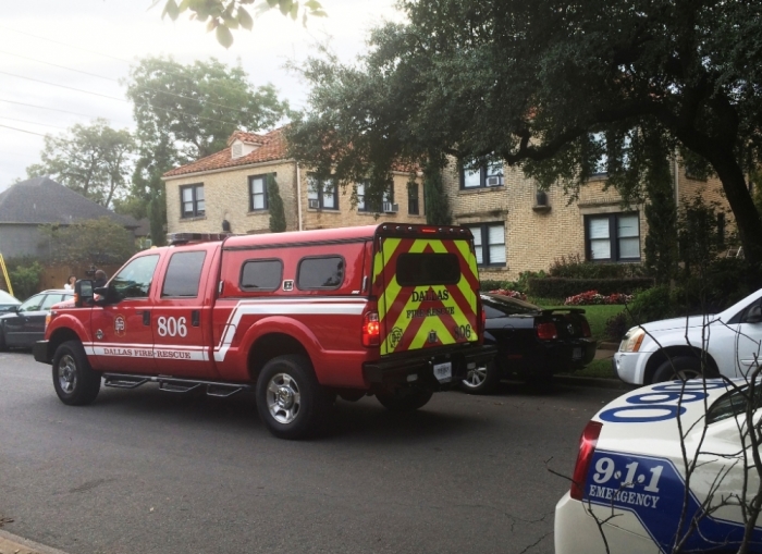 Emergency vehicles are at the apartment of a health worker who has tested positive for Ebola in Dallas, Texas, October 12, 2014. A health worker in Texas at the hospital where the first person diagnosed with Ebola in the United States died last week has tested positive for the deadly virus in a preliminary test, the state's health department said on Sunday.