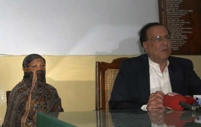 Asia Bibi sits next to Punjab Province Governor Salman Taseer as he talks to media after visiting her inside the jail in Sheikhupura, Punjab Province November 20, 2010. Taseer was assassinated two months later by his own security guard for defending her.