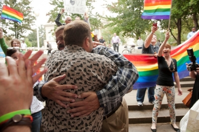 Dr. Jesus Hernandez (L) and Oscar Hull (C) are married outside of Mecklenburg County Register of Deeds office in Charlotte, North Carolina, October 13, 2014. Monday was the first day that Mecklenburg County issued marriage licenses to gay couples.