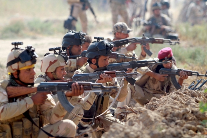 Iraqi Army personnel take part during an intensive security deployment against Islamic State militants in Jurf al-Sakhar, October 27, 2014.