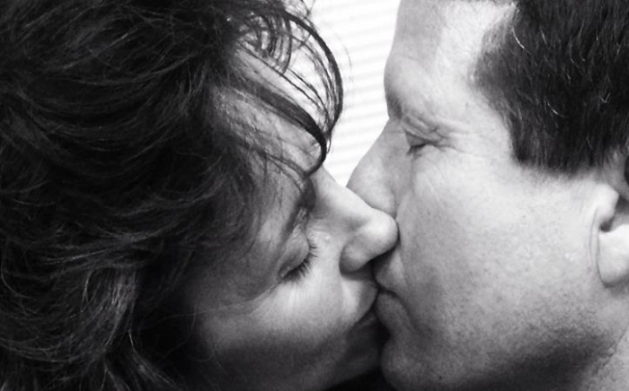 Michelle and Jim Bob Duggar kiss.