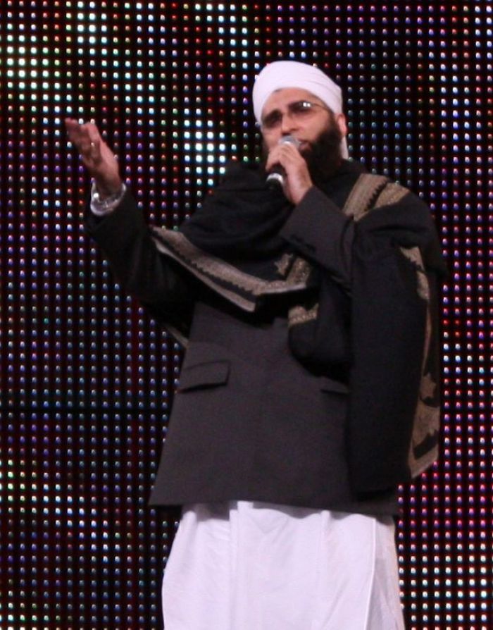 Former Pakistani pop singer turned Islamic televangelist Junaid Jamshed speaking in 2009.