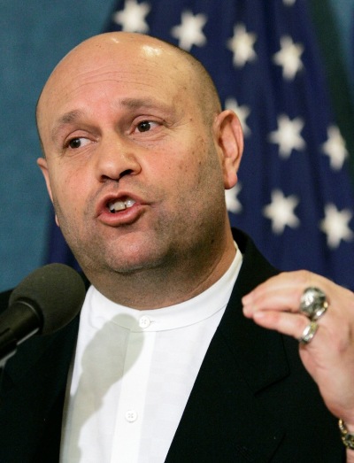 Mikey Weinstein of Albuquerque, New Mexico, speaks on behalf of the watchdog organization Military Religious Freedom Foundation during a news conference at the National Press Club in Washington, December 11, 2006, to call on the Pentagon to launch an investigation into the appearance in a video of senior on-duty U.S. military officers openly promoting their religious commitment while in uniform.