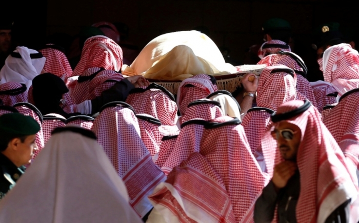 The body of Saudi King Abdullah bin Abdul Aziz is carried during his funeral at Imam Turki Bin Abdullah Grand Mosque, in Riyadh, January 23, 2015. King Abdullah bin Abdulaziz died early on Friday and his brother Salman became king of the world's top oil exporter.