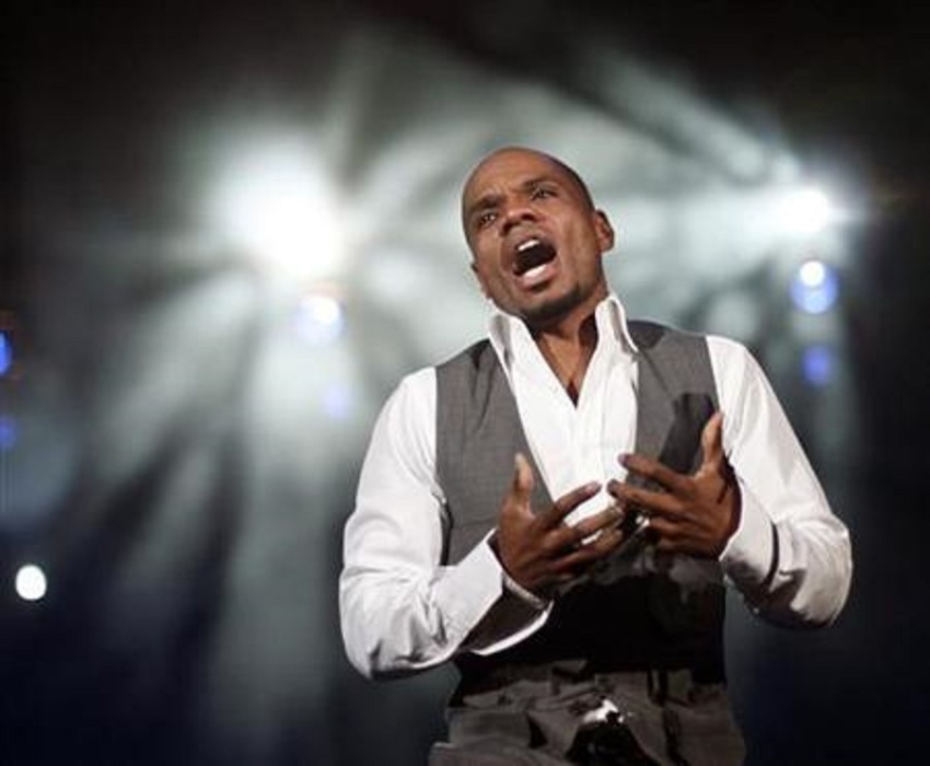 Kirk Franklin performs during the concert "Rebuilding the Soul of America - One Year Later," dedicated to the victims of Hurricane Katrina, in New Orleans, Louisiana, August 29, 2006.