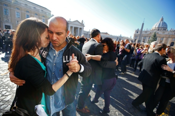 Couples dance in front of Saint Peter's basilica at the Vatican, December 17, 2014. Thousands of people sang 'Happy Birthday' and danced a mass tango on Wednesday to celebrate the birthday of the first Latin American pope. Argentinian Pope Francis was born in the birthplace of the tango on Dec. 17, 1936.