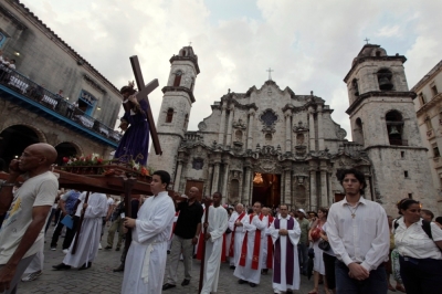 Worshippers carry a statue of Jesus Christ during a Via Crucis (Way of the Cross) procession on Good Friday in Havana, April 6, 2012.