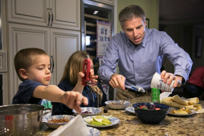 Carl Krawitt makes dinner for his son Rhett, 6, (L), and daughter Annesley, 8, (C), in their home in Corte Madera, California, January 28, 2015. Rhett is recovering from leukemia and his father is concerned his child could succumb to an outbreak of measles at his Northern California school. Krawitt is asking officials to bar entry to any student not vaccinated because of a family's personal beliefs.