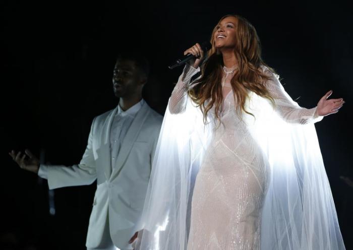 Beyonce performs Mahalia Jackson's gospel song 'Precious Lord, Take My Hand.'