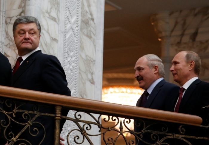 Ukraininan President Petro Poroshenko (L) looks back, followed by Belarussian President Alexander Lukashenko and Russian President Vladimir Putin (R) after a meeting in Minsk, Belarus, February 11, 2015. The leaders of France, Germany, Russia and Ukraine were due to attend a peace summit on Wednesday, but Ukraine's pro-Moscow separatists diminished the chance of a deal by launching some of the war's worst fighting in an assault on a government garrison.