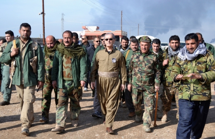 Kirkuk Governor Najmaldin Karim (C) walks with Kurdish peshmerga officers near Khabbaz oilfield, in the outskirts of Kirkuk February 1, 2015. Iraqi Kurdish forces on Sunday found and freed workers who had gone missing a day earlier when Islamic State insurgents seized a small crude oil station near the northern city of Kirkuk, the provincial governor and a provincial councilman said.