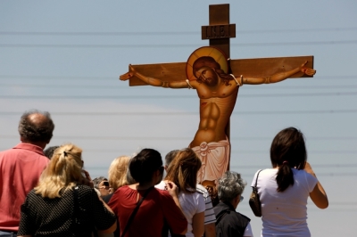 Greek Orthodox faithful pay their respects in front of a figure of a crucified Jesus Christ on Good Friday at Penteli monastery north of Athens, May 3, 2013. Orthodox Christians around the world celebrate Easter on Sunday.