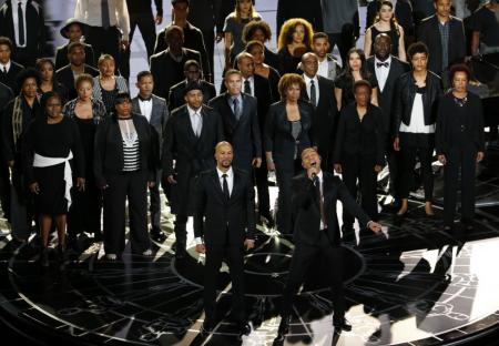 Common (L) and John Legend perform the Oscar nominated song "Glory" from the film "Selma" at the 87th Academy Awards in Hollywood, California February 22, 2015.