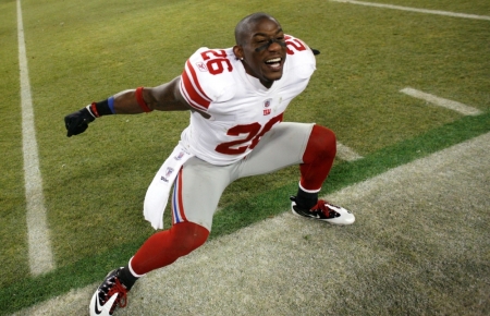 New York Giants Antrel Rolle celebrates after they defeated the Green Bay Packers in their NFL NFC Divisional playoff football game in Green Bay, Wisconsin, January 15, 2012.