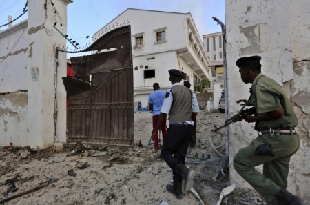 Somali police take position after Islamist group al Shabaab attacked Maka Al-Mukarama hotel in Mogadishu, March 27, 2015. Islamist militants blasted their way into a popular hotel in the Somali capital Mogadishu on Friday, killing at least seven people and trapping government officials inside, police and witnesses said.