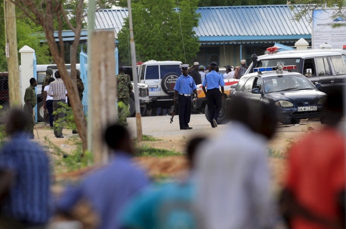 Kenyan policemen guard the entrance to the general hospital where survivors and the injured are after Thursday's attack by gunmen at a university campus, in Garissa, April 3, 2015. Gunmen from the Islamist militant group al Shabaab stormed a university in Kenya and killed at least 147 people on Thursday, in the worst attack on Kenyan soil since the U.S. embassy was bombed in 1998.