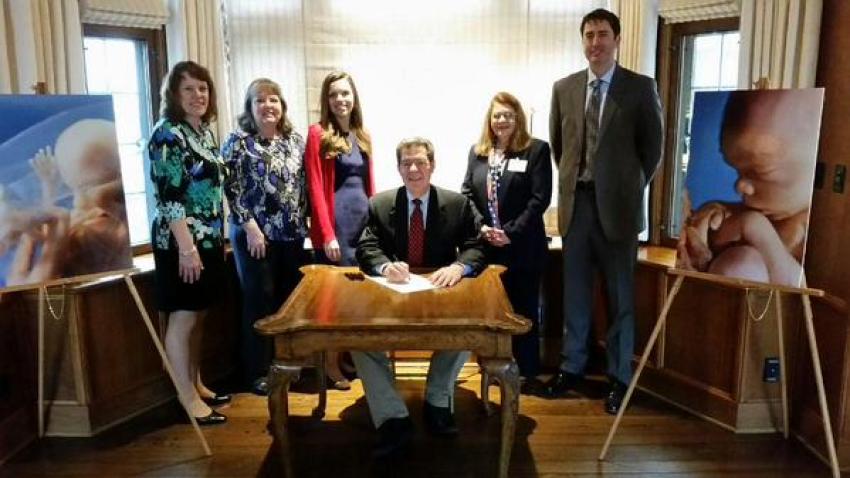 Kansas Gov. Sam Brownback (c), signed Senate Bill 95 banning dismemberment abortions on Tuesday April 7, 2015.