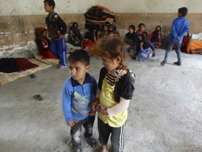 Refugees displaced from Albu Faraj sit in a classroom of a school used as a shelter for displaced people in the city of Ramadi, Iraq, April 11, 2015. Hundreds of families were fleeing Albu Faraj, just north of Ramadi, after Islamic State militants broke into the homes of policemen and soldiers in the area and killed 15 members of their families.