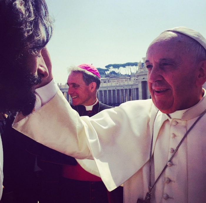 Rodrigo Santoro blessed by Pope Francis in Rome on April 15, 2015.