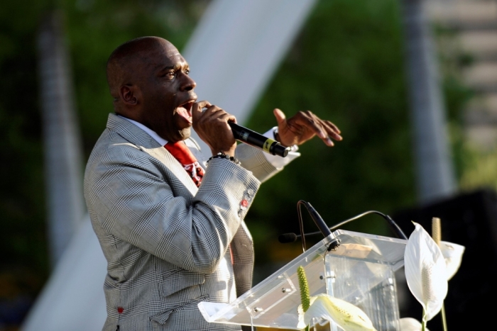 Rev. Jamal Bryant speaks to attendees during a rally protesting the shooting of Florida teenager Trayvon Martin in Miami, Florida, April 1, 2012.