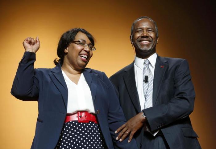 U.S. presidential candidate and retired neurosurgeon Ben Carson stood with his wife Candy as he officially launched his bid for the Republican presidential nomination in Detroit, May 4, 2015.