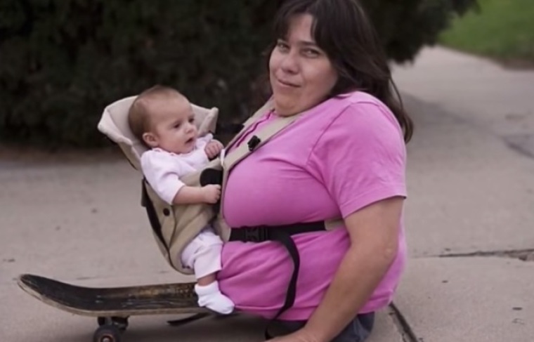 Woman Defied Doctors Warnings To Become The World's Shortest Mom