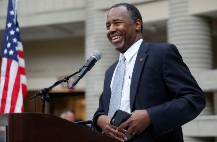 Republican U.S. presidential candidate and retired neurosurgeon Ben Carson speaks to a crowd about his campaign at the Dr. Benjamin Carson High School of Science and Medicine in Detroit, Michigan, May 4, 2015. Carson is officially launching his bid for the Republican presidential nomination.