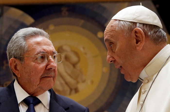 Pope Francis meets Cuban President Raul Castro during a private audience at the Vatican, May 10, 2015. Pope Francis, who helped broker a historic thaw between the United States and Cuba, held talks with Cuban President Raul Castro on Sunday ahead of the pontiff's trip to both countries in September.