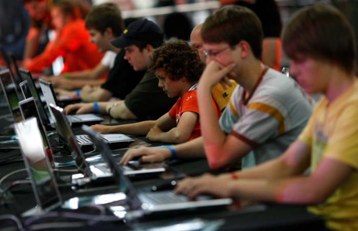 Visitors play at an exhibition stand at the Games Convention Online 2009 fair in the eastern German city of Leipzig July 31, 2009. The Games convention, one of Europe's leading fair for computer games, runs from July 31 to Aug. 2.