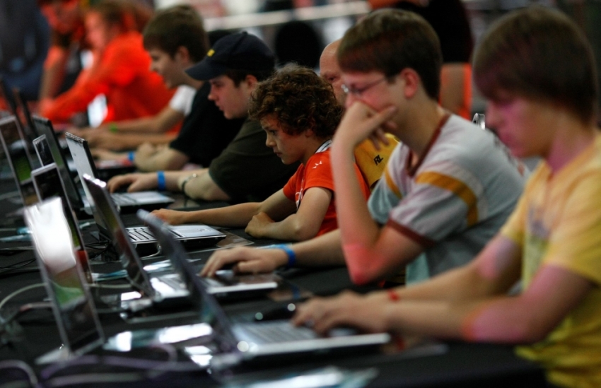 Visitors play at an exhibition stand at the Games Convention Online 2009 fair in the eastern German city of Leipzig July 31, 2009. The Games convention, one of Europe's leading fair for computer games, runs from July 31 to Aug. 2.