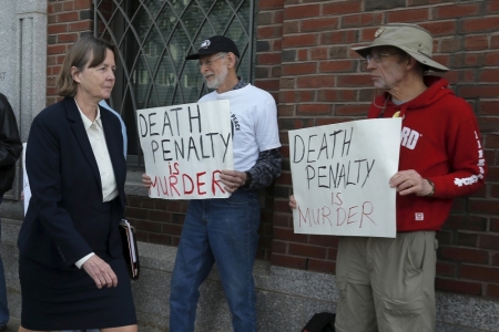 Judy Clarke (L), defense attorney for Boston Marathon bomber Dzhokhar Tsarnaev, arrives for a day of jury deliberations in the sentencing phase of Tsarnaev's trial at the federal courthouse in Boston, Massachusetts, May 15, 2015. The jury in the Boston Marathon bombing trial on Friday began its third day of deliberations over whether Tsarnaev should be sentenced to death or to life in prison without the possibility of release.