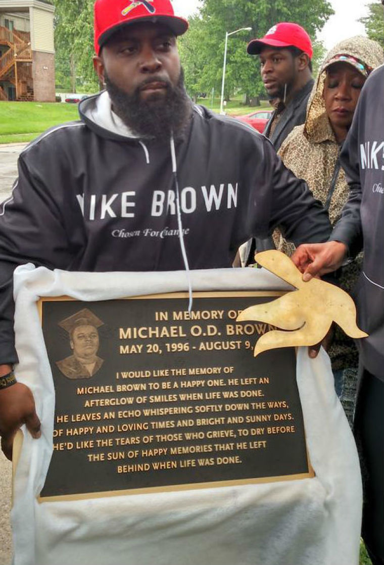 A permanent memorial plaque for unarmed Ferguson teen Michael Brown was unveiled in Ferguson, Missouri on May 20, 2015 and it will be placed on Canfield Drive, where he was fatally shot by former police officer Darren Wilson