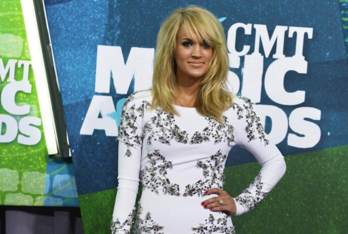 Singer Carrie Underwood arrives at the 2015 CMT Awards in Nashville.