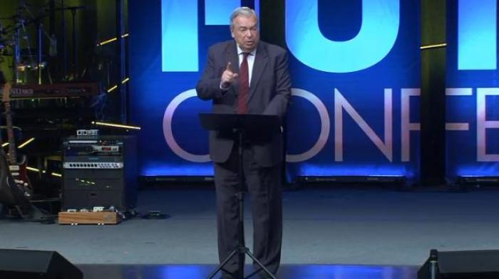 Jewish author Avi Lipkin speaks at the FUTURE Conference at Skyline Church in San Diego on June 15, 2015.